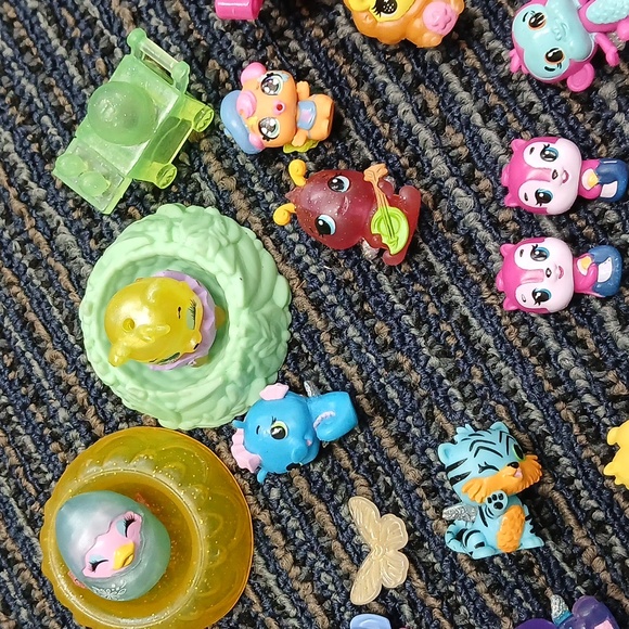 Lot of 59 Hatchimals And Accesories - Picture 4 of 10